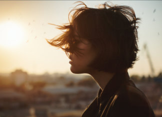 A solidão e o orgulho: uma relação bem íntima.