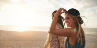 Amizade é coisa valiosa. Afaste-se dos interesseiros. Amizade é coisa valiosa. Afaste-se dos interesseiros.