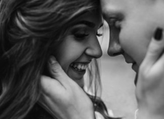 O amor deles não estava estampado nas vitrines, mas dentro de seus corações