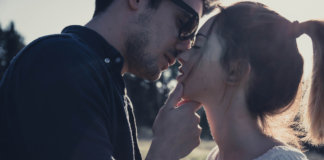 O bom senso alerta: se ele não te assume, vocês não têm um relacionamento O bom senso alerta: se ele não te assume, vocês não têm um relacionamento