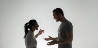 As pessoas conflituosas criam ambientes tóxicos por onde passam As pessoas conflituosas criam ambientes tóxicos por onde passam