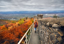 Acordar para si é retomar a beleza do avesso Acordar para si é retomar a beleza do avesso