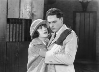 Quem insiste pelo  amor do outro acaba desistindo da própria dignidade.