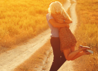 Não dê satisfação ao mundo. Dê amor a quem merece.