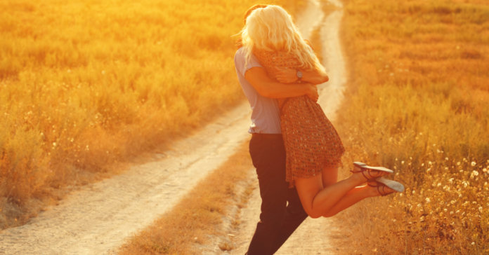 Não dê satisfação ao mundo. Dê amor a quem merece.