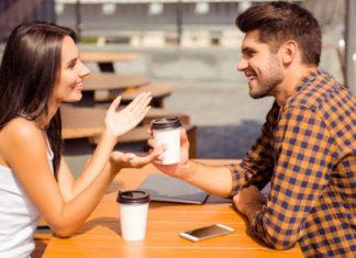 Raro é quem conversa, as pessoas só querem falar