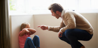 Os gritos causam danos ao cérebro infantil