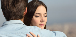 Ou você muda o tipo de pessoa que traz para sua vida, ou voltará sempre aos mesmos erros