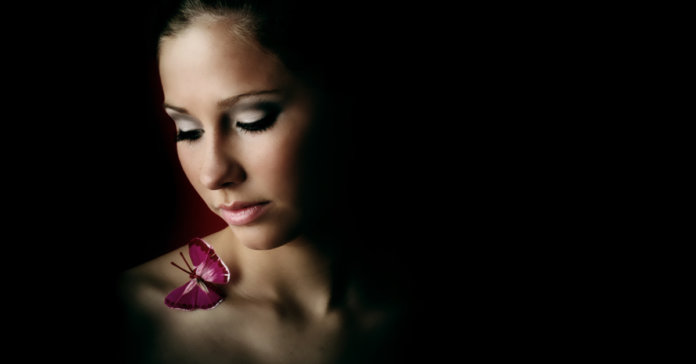 Untitled-design-35 Ei… Diga-me o que você é, uma lagarta ou uma borboleta?