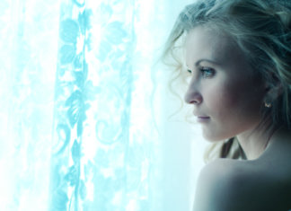 Pare de sofrer por quem já está feliz longe de você