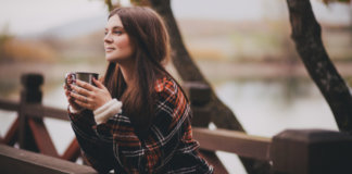 Ficar sozinho (a) também é assumir um relacionamento sério