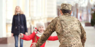 Ser feliz é uma graça que não vem de graça.