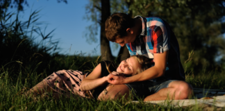 E quando você estiver desistindo do amor, vai vir alguém e fazer você acreditar de novo. E quando você estiver desistindo do amor, vai vir alguém e fazer você acreditar de novo.