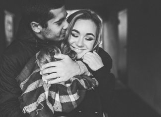 Envolva alguém nos seus braços. E, se precisar, envolva-se nos braços de alguém