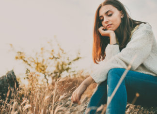 A tristeza é como aquela visita incômoda: chega sem avisar.