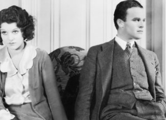 Ela disse adeus àqueles beijos com gosto de isopor.