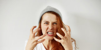 Regra de segurança número um: mantenha distância de quem vive perto de explodir. Regra de segurança número um: mantenha distância de quem vive perto de explodir.