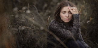 Existe o amor, a insistência e o cansaço Existe o amor, a insistência e o cansaço