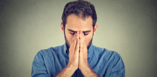 Só fere quem está ferido. Só é atingido quem precisa curar-se. Só fere quem está ferido. Só é atingido quem precisa curar-se.