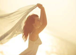 Valorize as pequenas alegrias. Um dia elas se tornam uma grande felicidade.