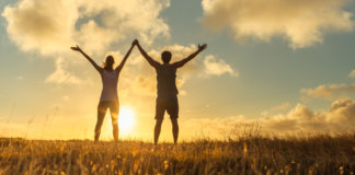 Não precisamos ser legais com todo mundo, mas devemos ser leais a quem amamos Não precisamos ser legais com todo mundo, mas devemos ser leais a quem amamos