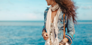 De tanto machucá-la, ele a tornou cada vez mais forte De tanto machucá-la, ele a tornou cada vez mais forte