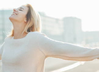 Quem está satisfeito com as próprias escolhas não se mete nas escolhas alheias.