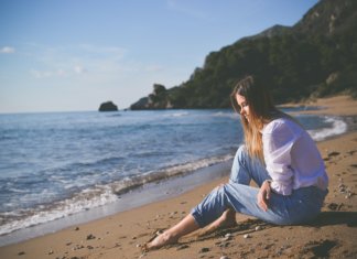 Até quando você vai viver essa farsa de relacionamento?