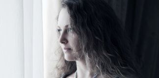 Se você ficar ouvindo todo mundo, nunca escutará o seu próprio coração Se você ficar ouvindo todo mundo, nunca escutará o seu próprio coração