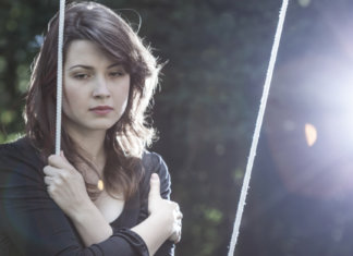 Ela anda cansada de mendigar afeto ao próprio marido