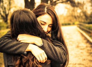 Quanto mais apertado o abraço, maior o alívio na gente