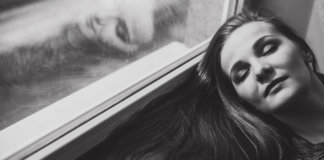 Não quero caber no sonho de ninguém, quero apenas viver os desajustes do meu coração. Não quero caber no sonho de ninguém, quero apenas viver os desajustes do meu coração.