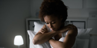 Dormir pouco pode causar doenças mentais
