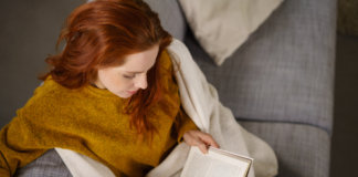 Pessoas mais inteligentes preferem ficar em casa!