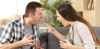 Por que as pessoas gritam umas com as outras?