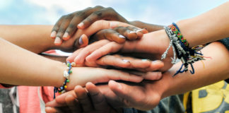 “Mais do que máquinas precisamos de humanidade.”