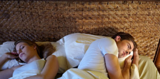 Muitos cônjuges dividem a cama, mas não dividem a intimidade.