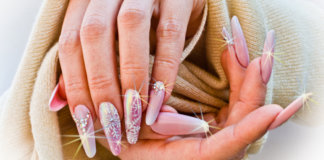 Eu aprendi uma lição com minhas unhas artificiais Eu aprendi uma lição com minhas unhas artificiais