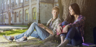 Pedir amor não é amor. É chantagem emocional. Pedir amor não é amor. É chantagem emocional.