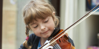 Substitua o tablet por um instrumento musical e tenha filhos mais inteligentes