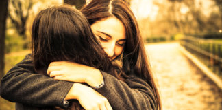 Abraços protegem contra estresse, depressão, infecções e gripes, diz estudo