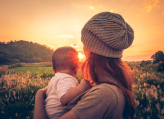 Se você maltrata uma mulher, não homenageie as demais.