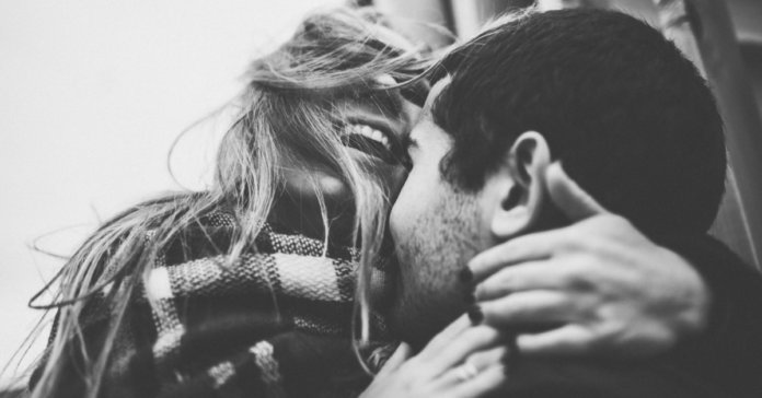 shutterstock_544468024 O amor tem um fraco por pessoas fortes.