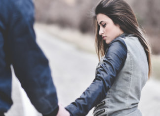 Um coração que sempre entende também se cansa.