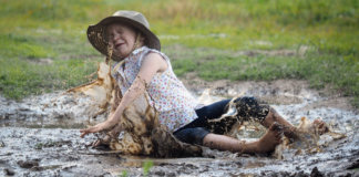 Cair sozinho é inevitável, levantar sozinho é altamente educativo Cair sozinho é inevitável, levantar sozinho é altamente educativo