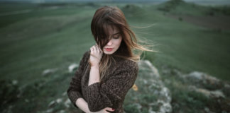 A sua vida só vai pra frente depois que você se desapega das pessoas que te levam pra trás