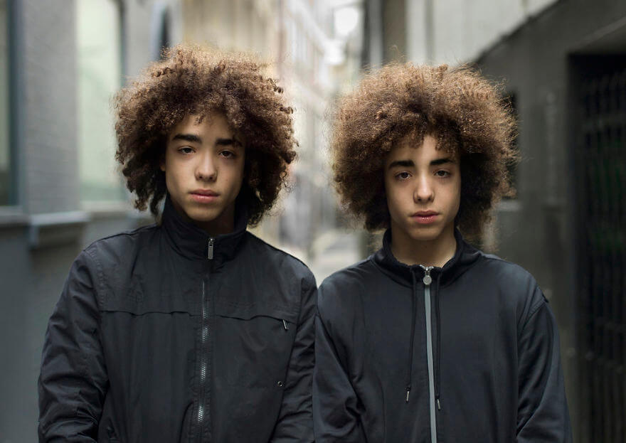 contioutra.com - Fotógrafo prova que gêmeos idênticos possuem diferenças sutis, mas perceptíveis