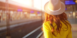 Tem gente que vai embora, para que possa viver sua mentira em paz