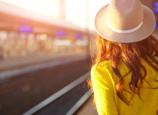 Tem gente que vai embora, para que possa viver sua mentira em paz