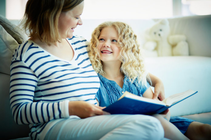 Pediatras dizem: ler para seu filho é um ato de amor